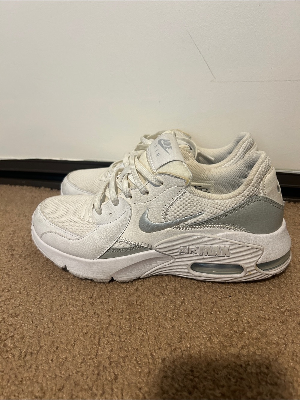 Nike Women's Sneakers in White and Light Gray